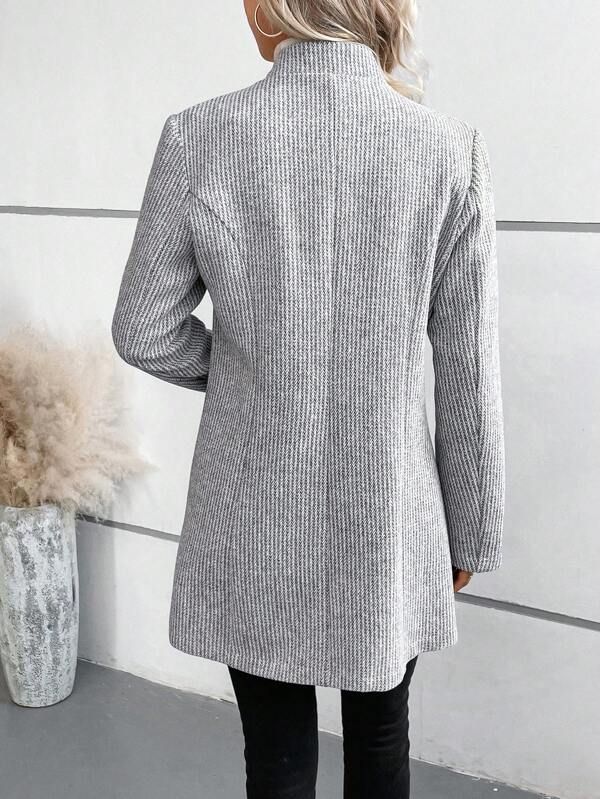 Well Tailored Jacket with a Graceful Silhouette