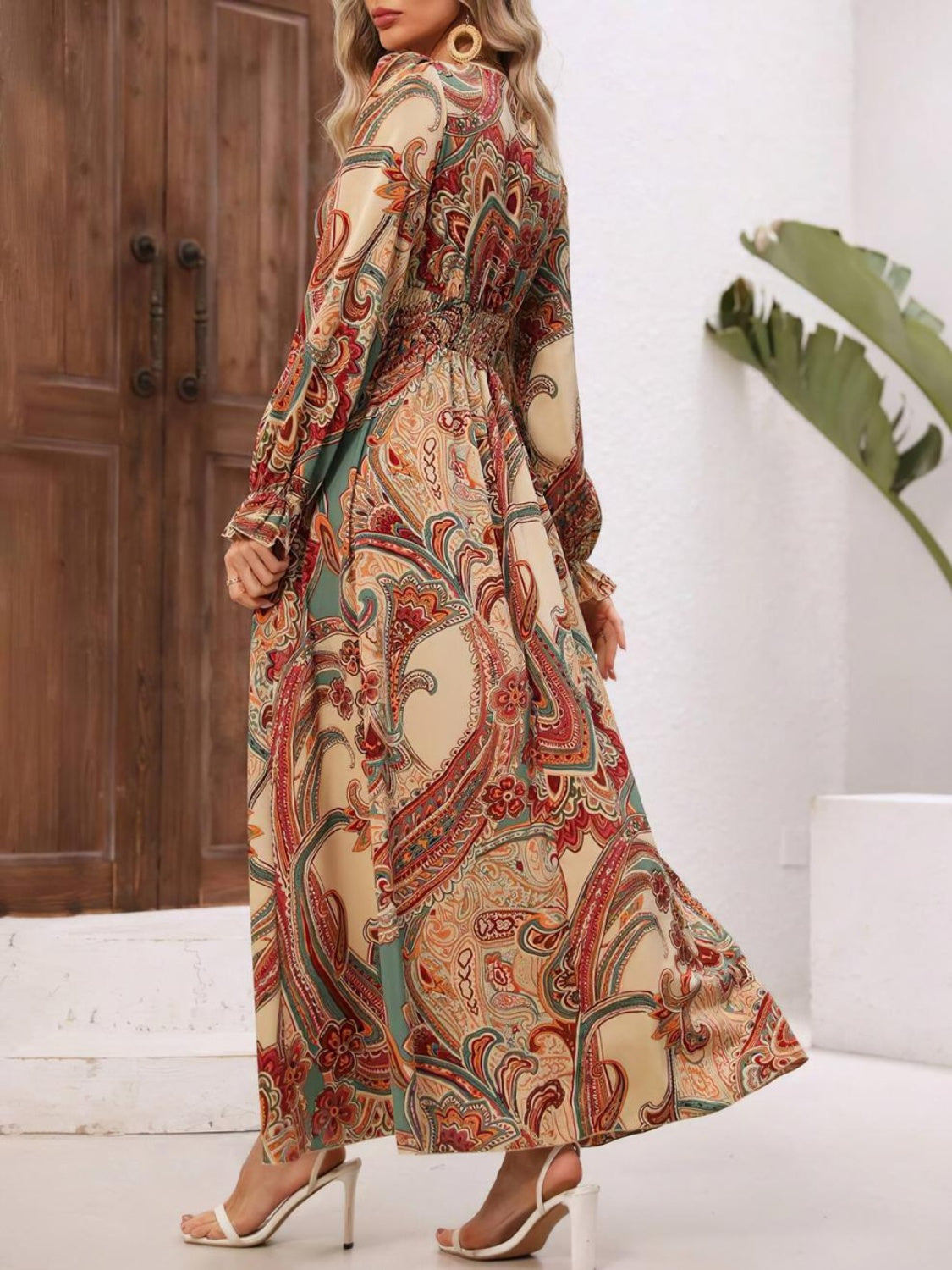 Classic Vintage Dress with a Flattering Fit