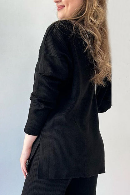 Effortlessly Elegant Garment with a Timeless Design
