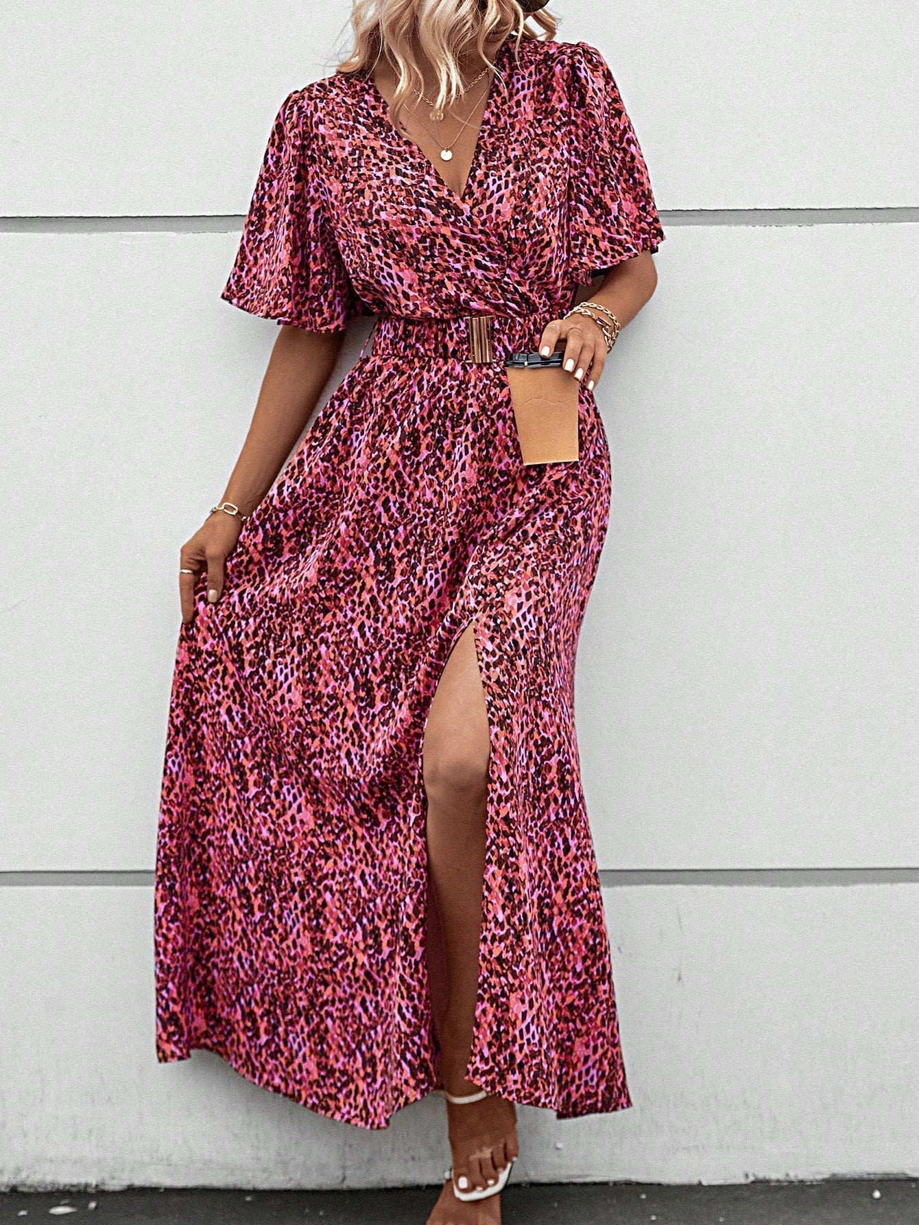 Effortlessly Elegant Dress with a Timeless Design