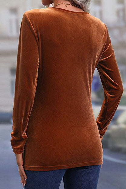 Effortlessly Elegant Top with a Timeless Design