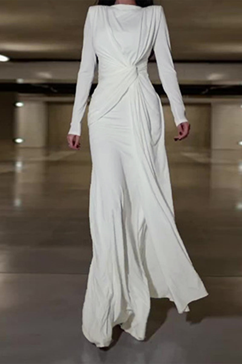 Well Tailored Dress with a Graceful Silhouette