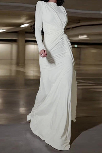 Well Tailored Dress with a Graceful Silhouette