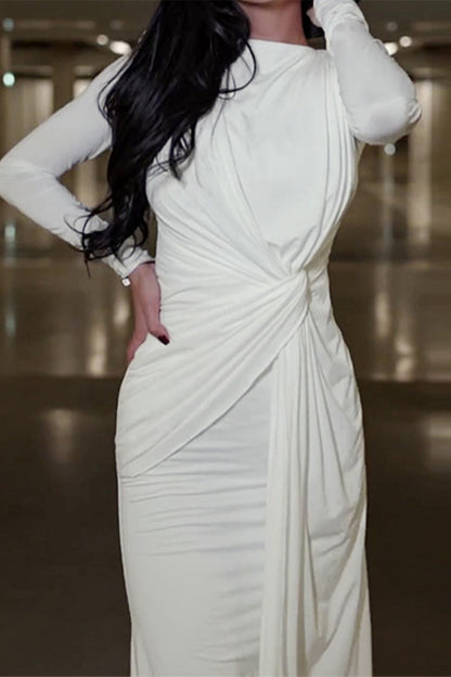 Well Tailored Dress with a Graceful Silhouette