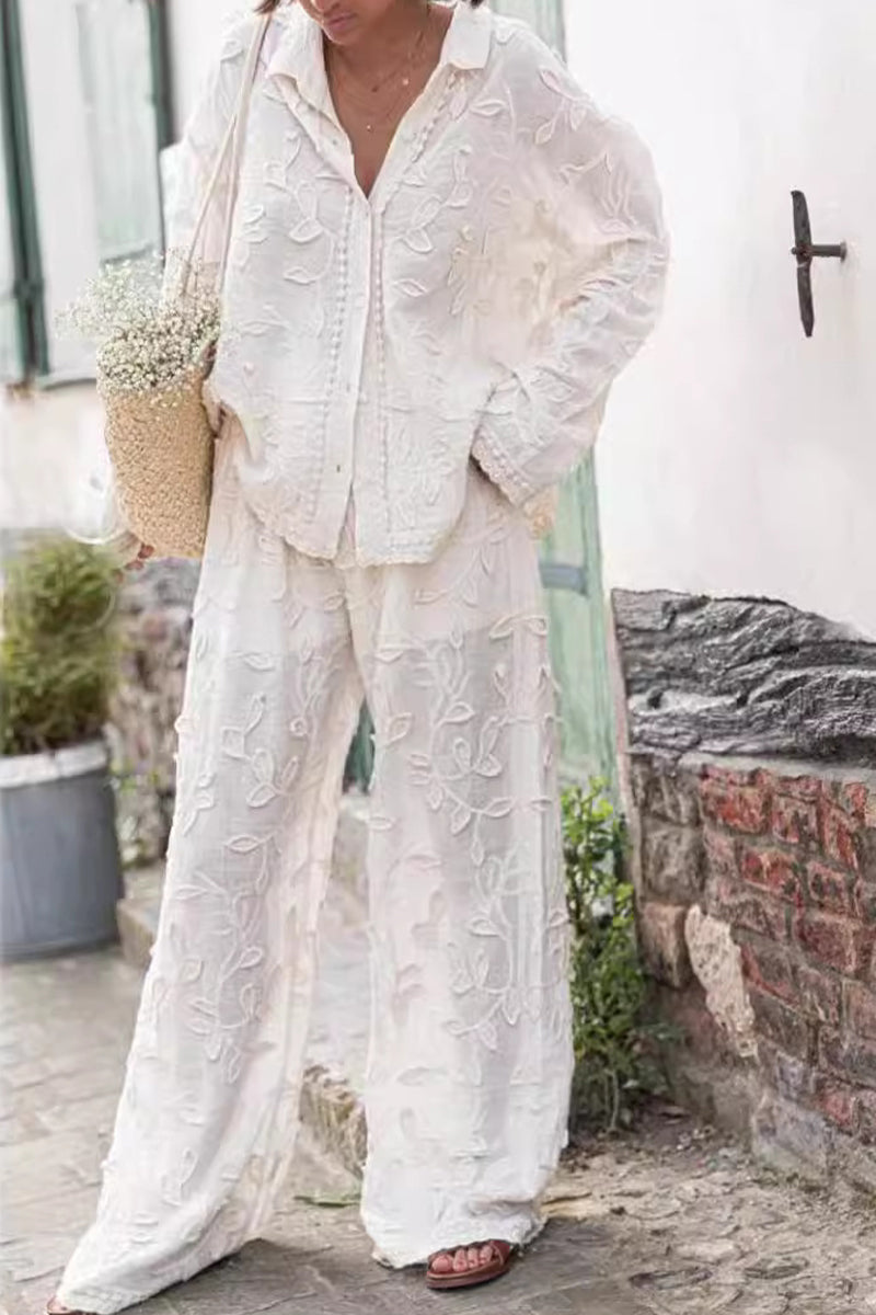 Effortlessly Elegant Garment with a Timeless Design