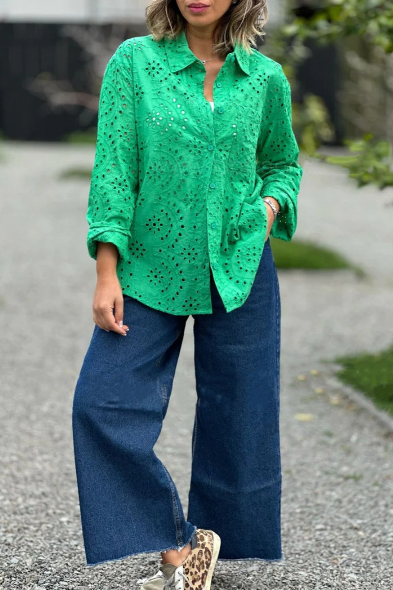 Effortlessly Elegant Top with a Timeless Design
