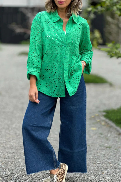 Effortlessly Elegant Top with a Timeless Design