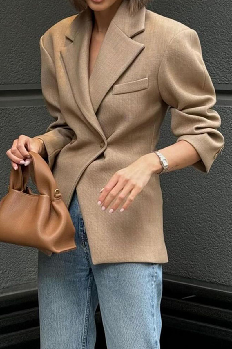 Effortlessly Elegant Garment with a Timeless Design