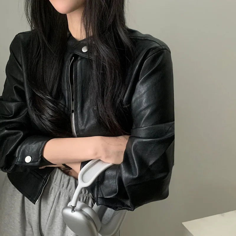 Well Tailored Coat with a Graceful Silhouette