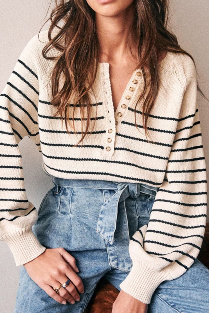 Effortlessly Elegant Sweater with a Timeless Design