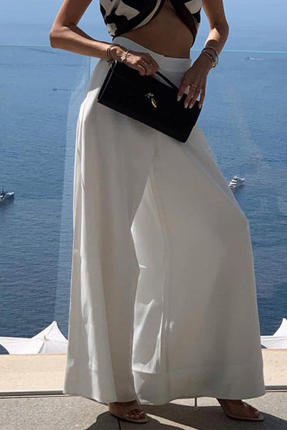Effortlessly Elegant Pants with a Timeless Design