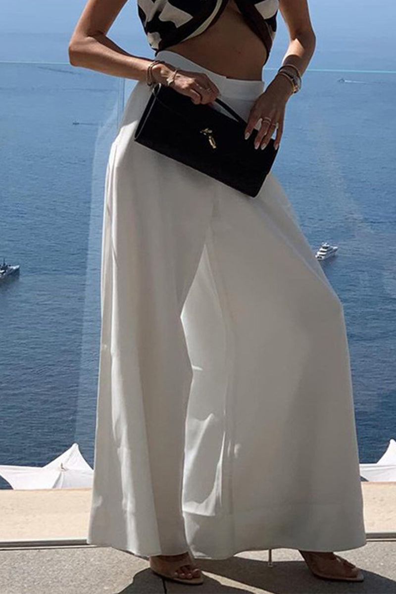Effortlessly Elegant Pants with a Timeless Design