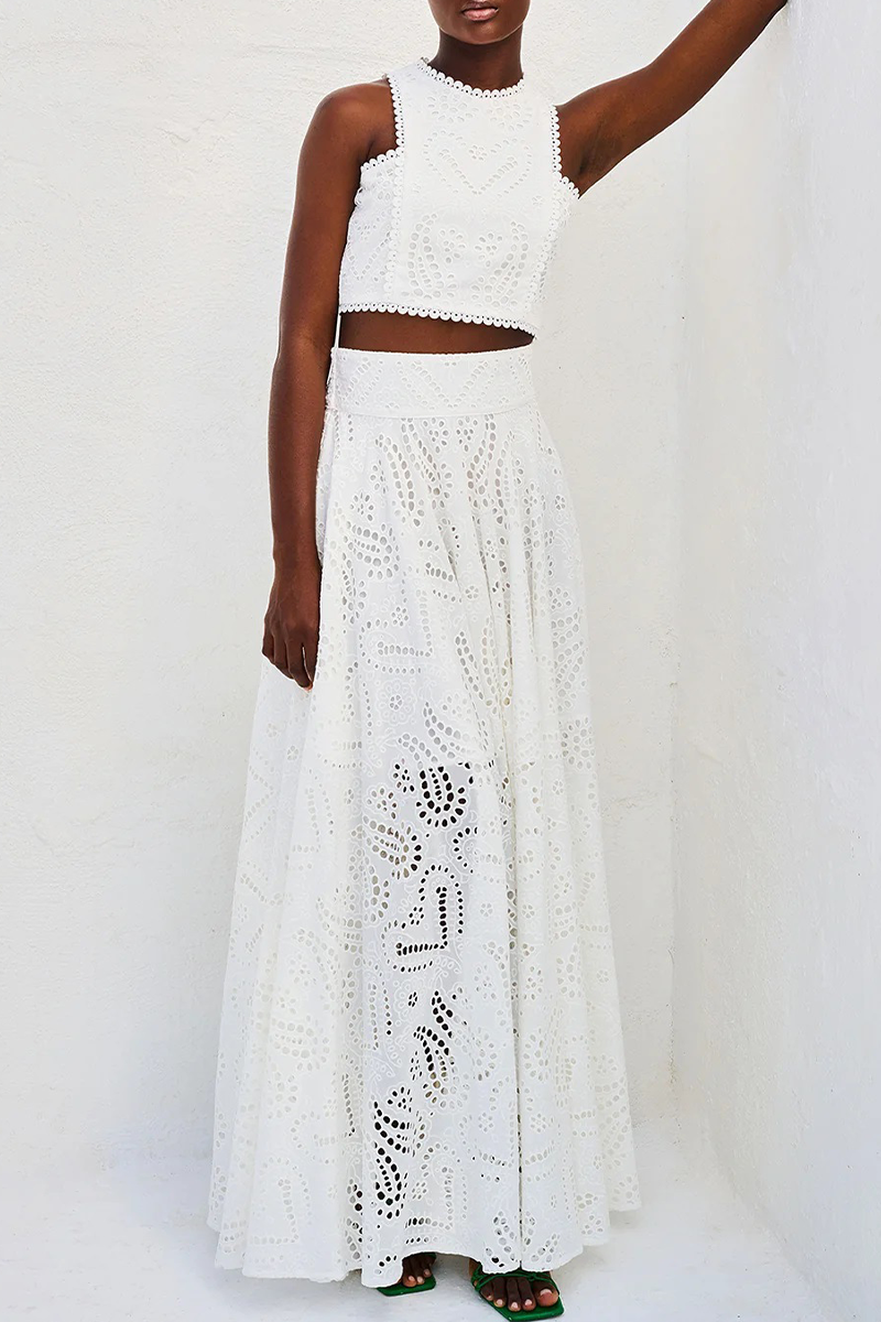 Effortlessly Elegant Garment with a Timeless Design