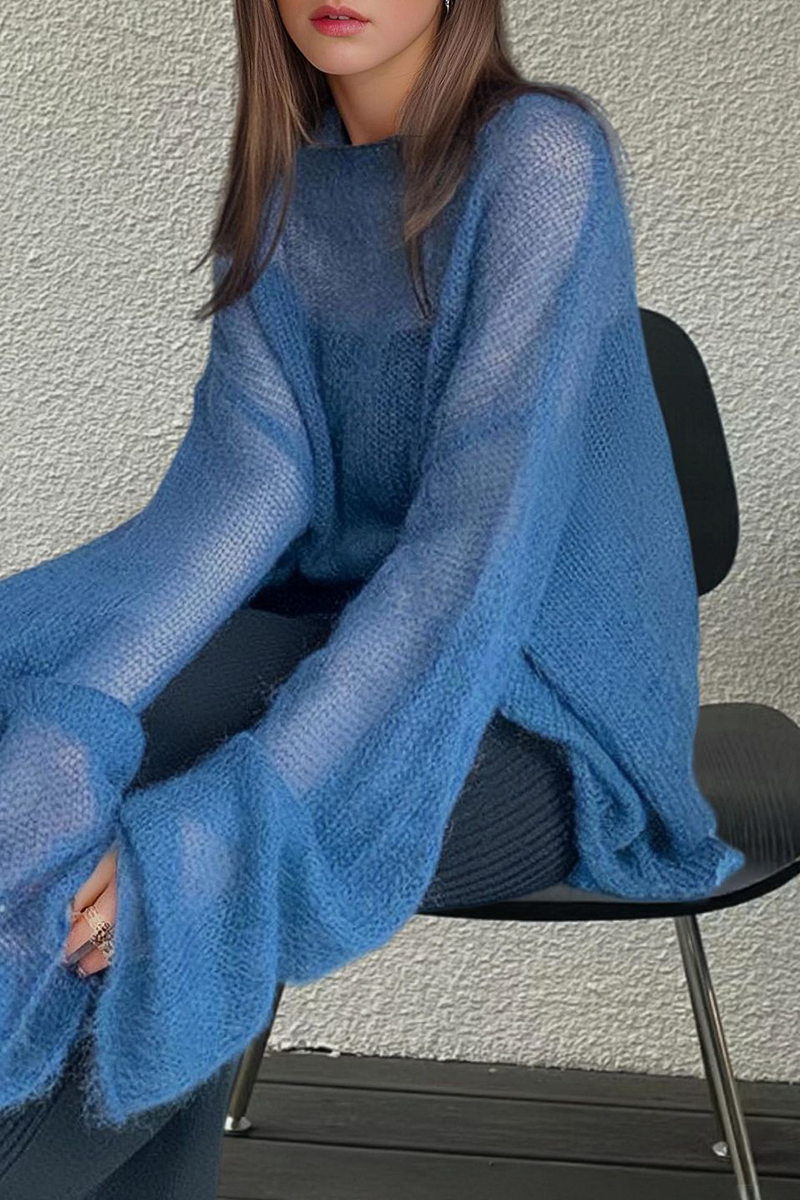 Well Tailored Sweater with a Graceful Silhouette