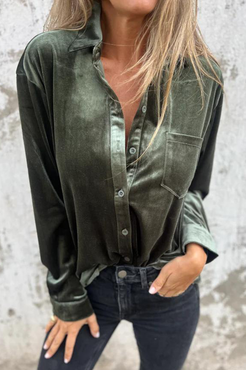Classic Vintage Blouse with a Flattering Fit