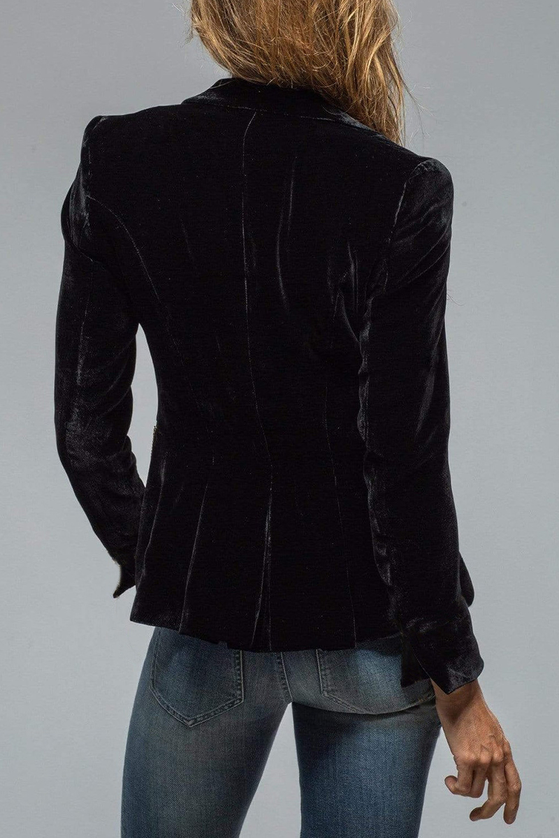 Effortlessly Elegant Garment with a Timeless Design