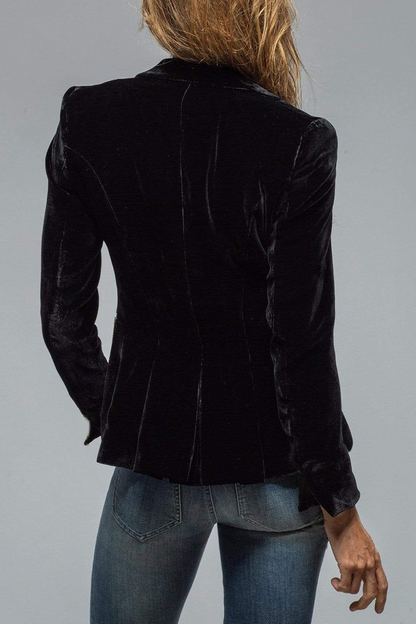 Effortlessly Elegant Garment with a Timeless Design