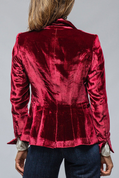 Effortlessly Elegant Garment with a Timeless Design