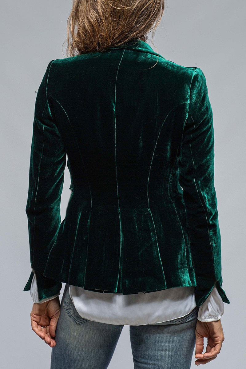 Effortlessly Elegant Garment with a Timeless Design