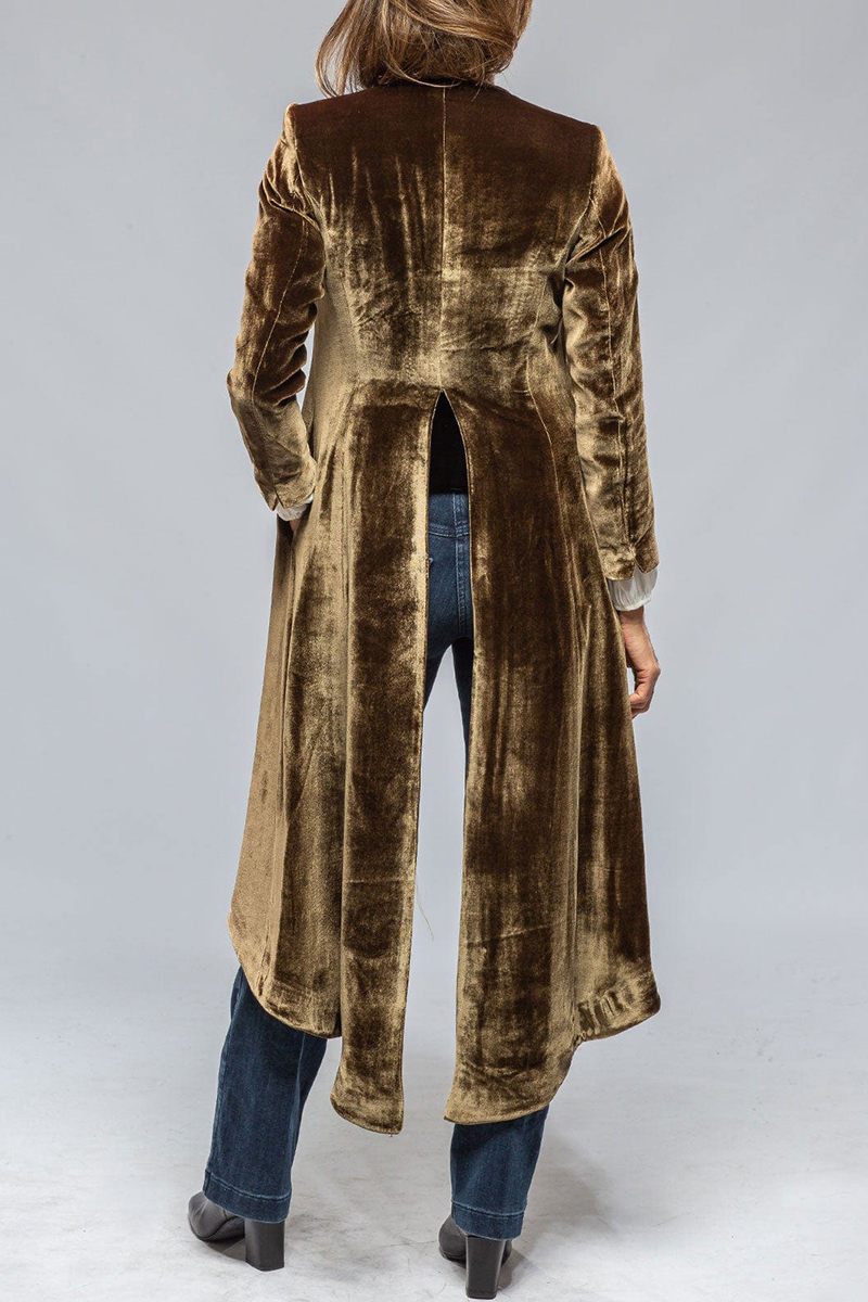 Gracefully Styled Garment for Any Occasion