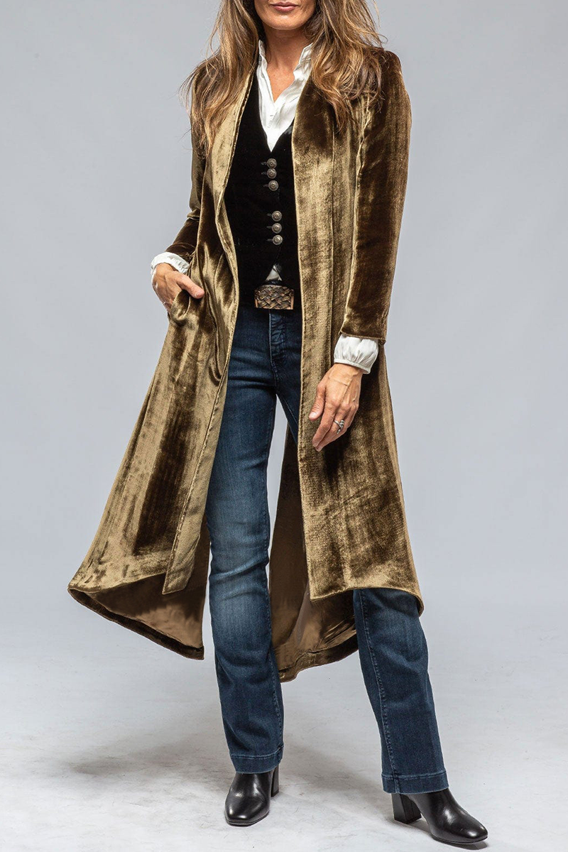 Gracefully Styled Garment for Any Occasion