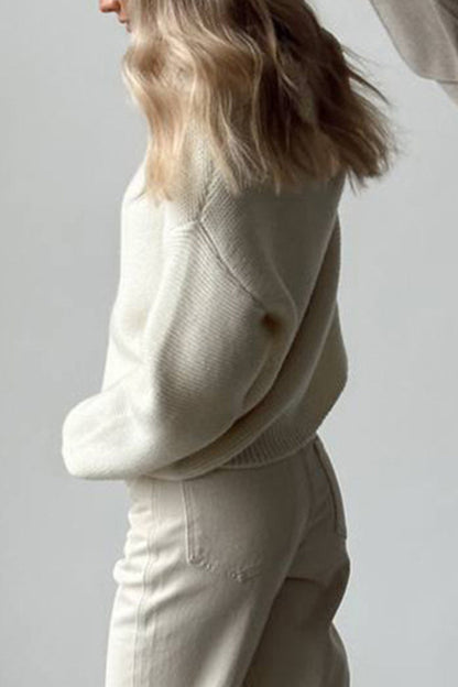 Effortlessly Elegant Sweater with a Timeless Design