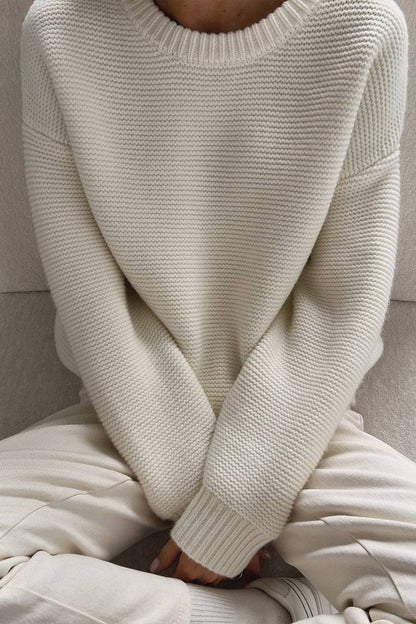 Effortlessly Elegant Sweater with a Timeless Design