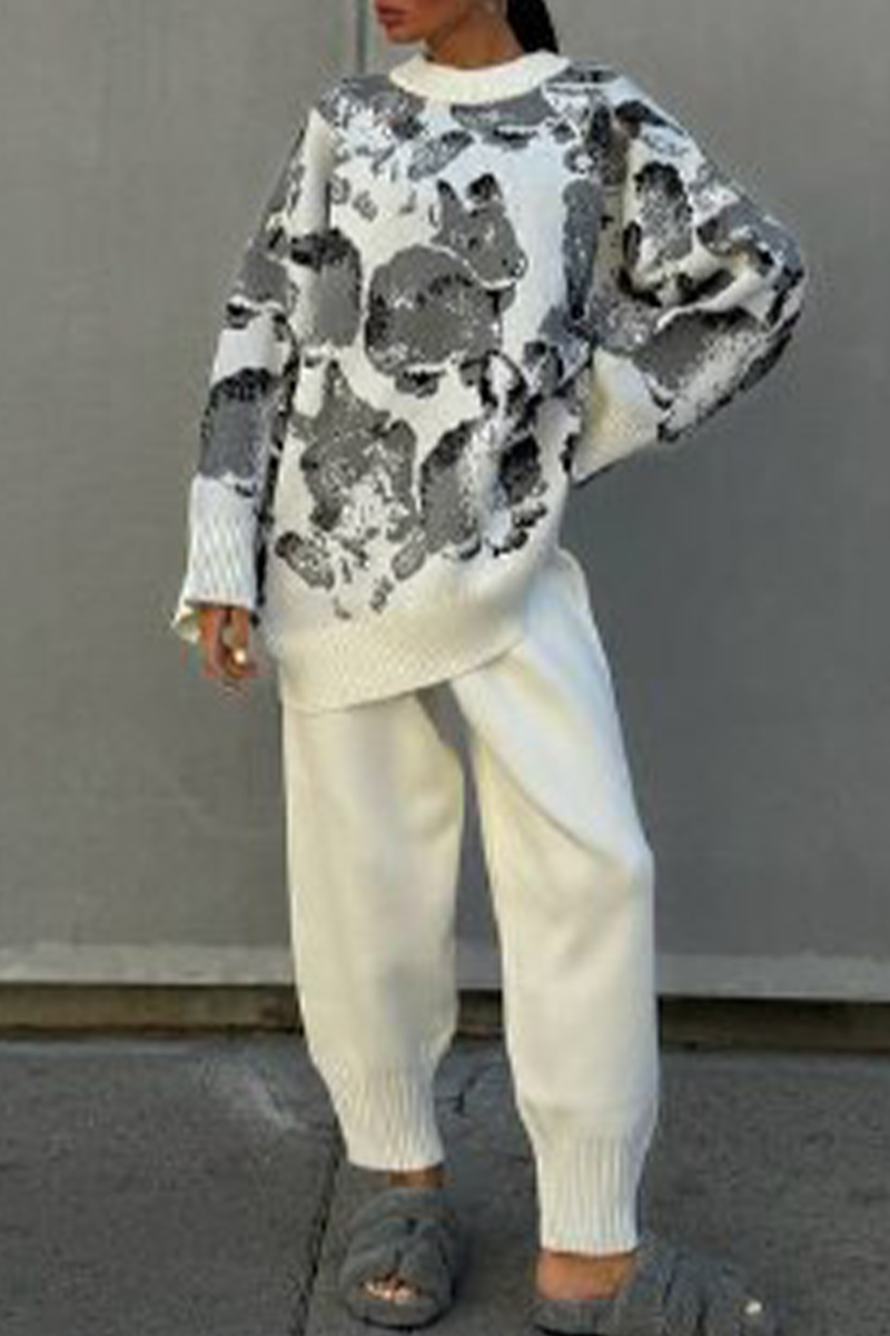Effortlessly Elegant Garment with a Timeless Design