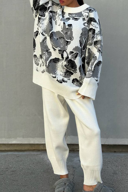 Effortlessly Elegant Garment with a Timeless Design