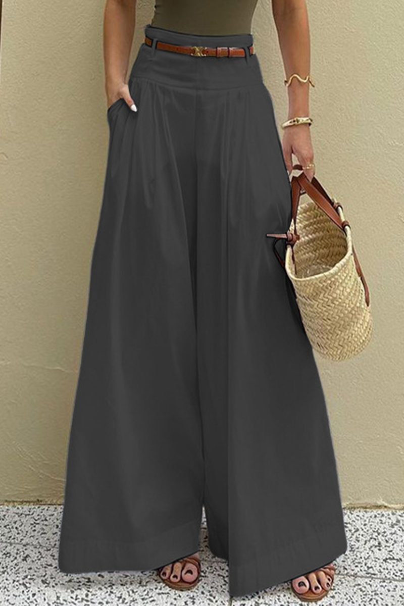 Classic Vintage Trousers with a Flattering Fit