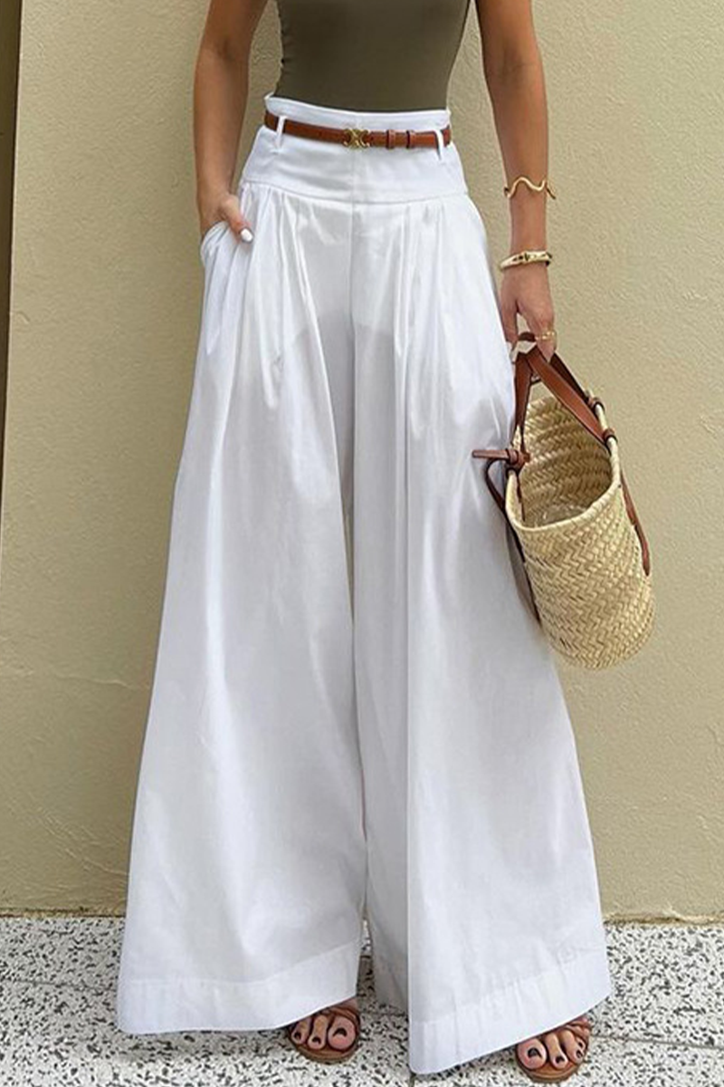 Classic Vintage Trousers with a Flattering Fit
