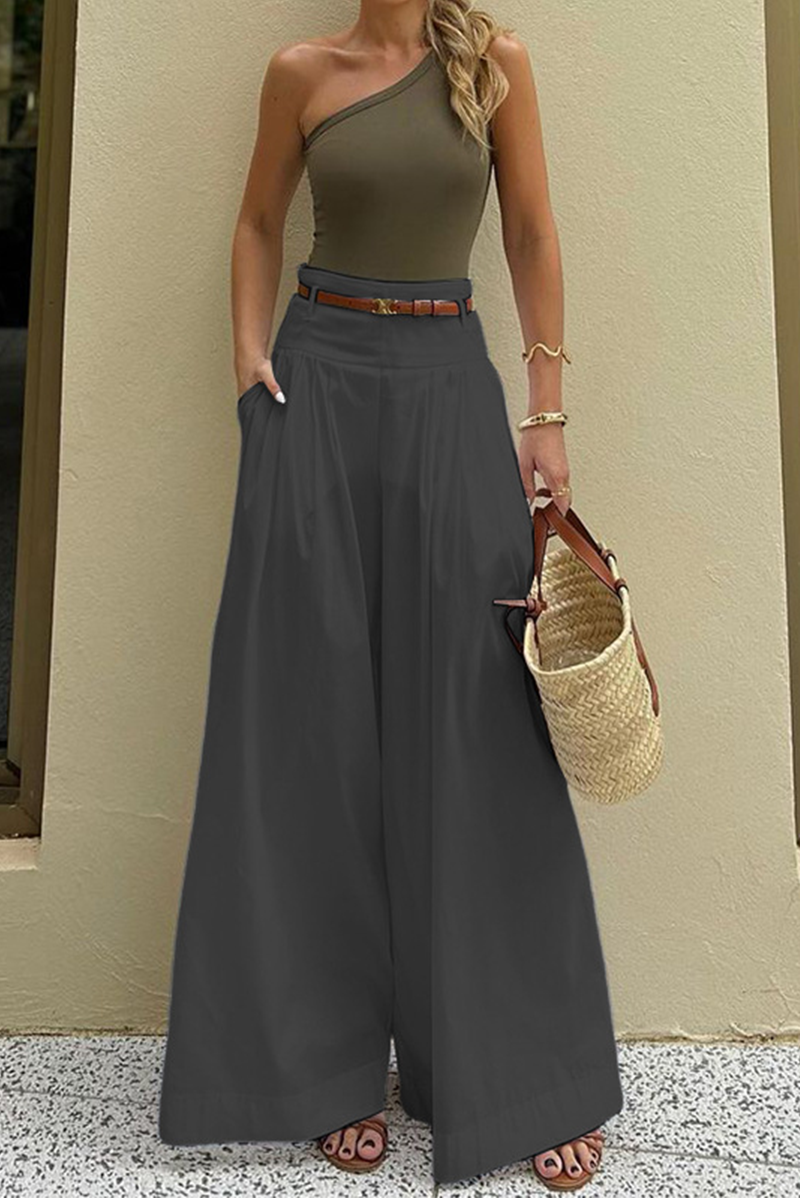 Classic Vintage Trousers with a Flattering Fit