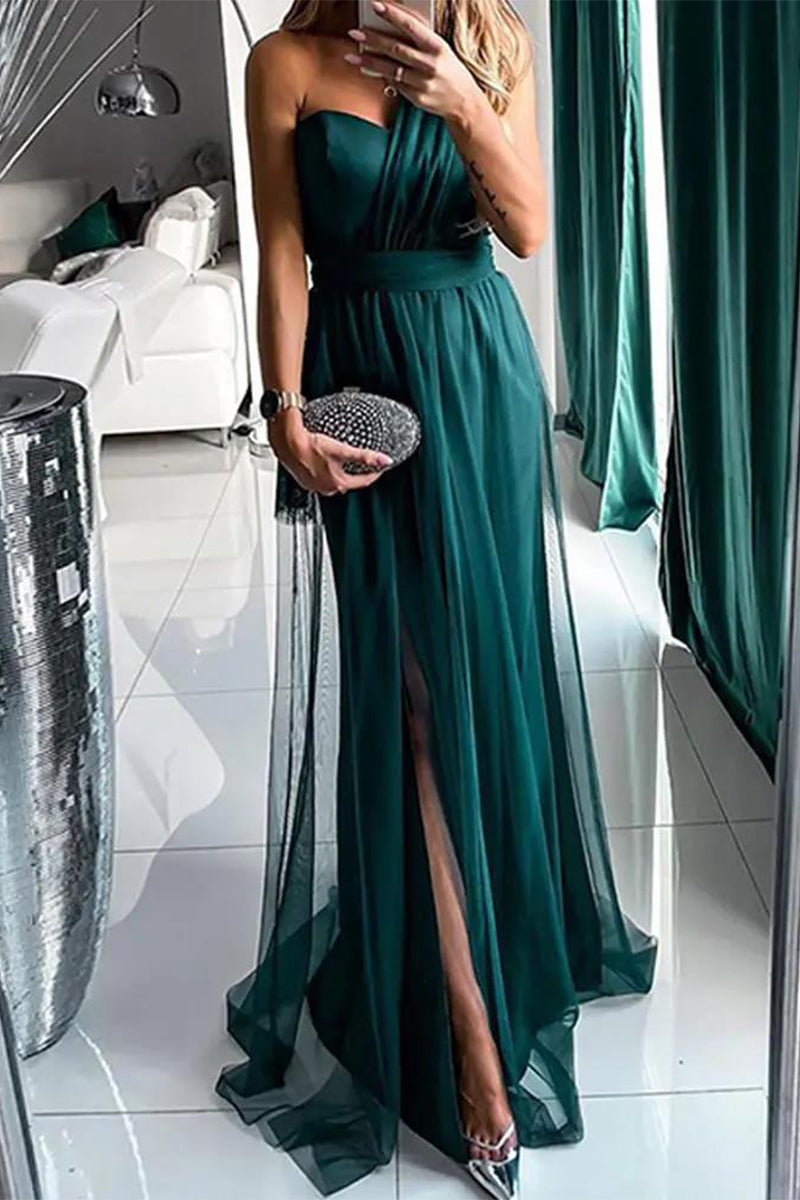 Well Tailored Dress with a Graceful Silhouette