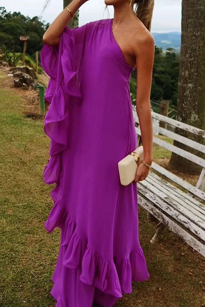 Beautifully Finished Dress in a Timeless Design