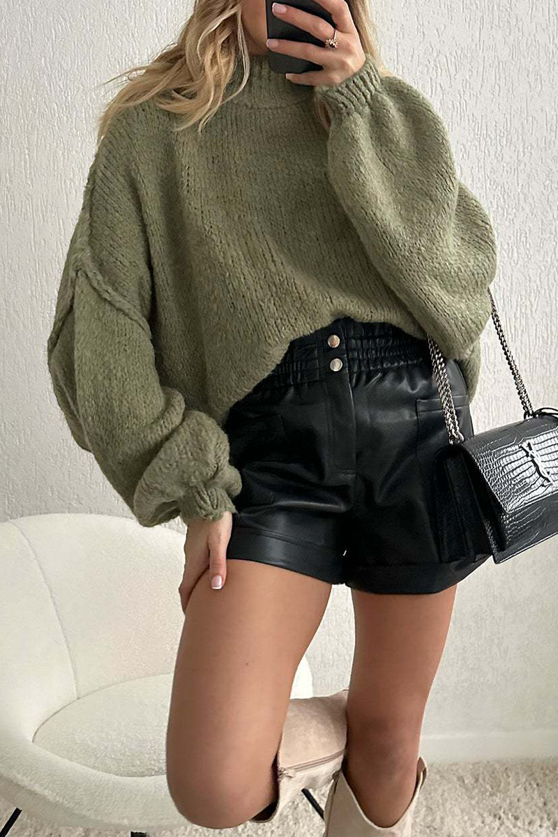 Well Tailored Sweater with a Graceful Silhouette