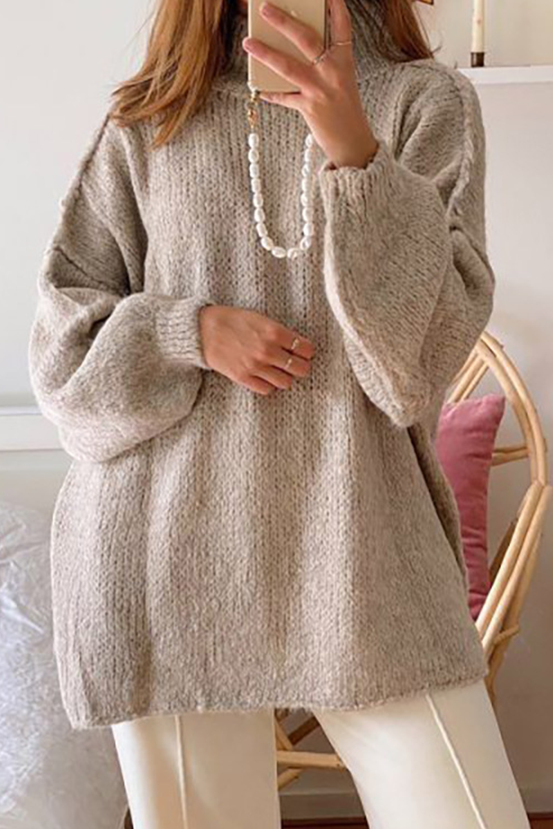 Well Tailored Sweater with a Graceful Silhouette