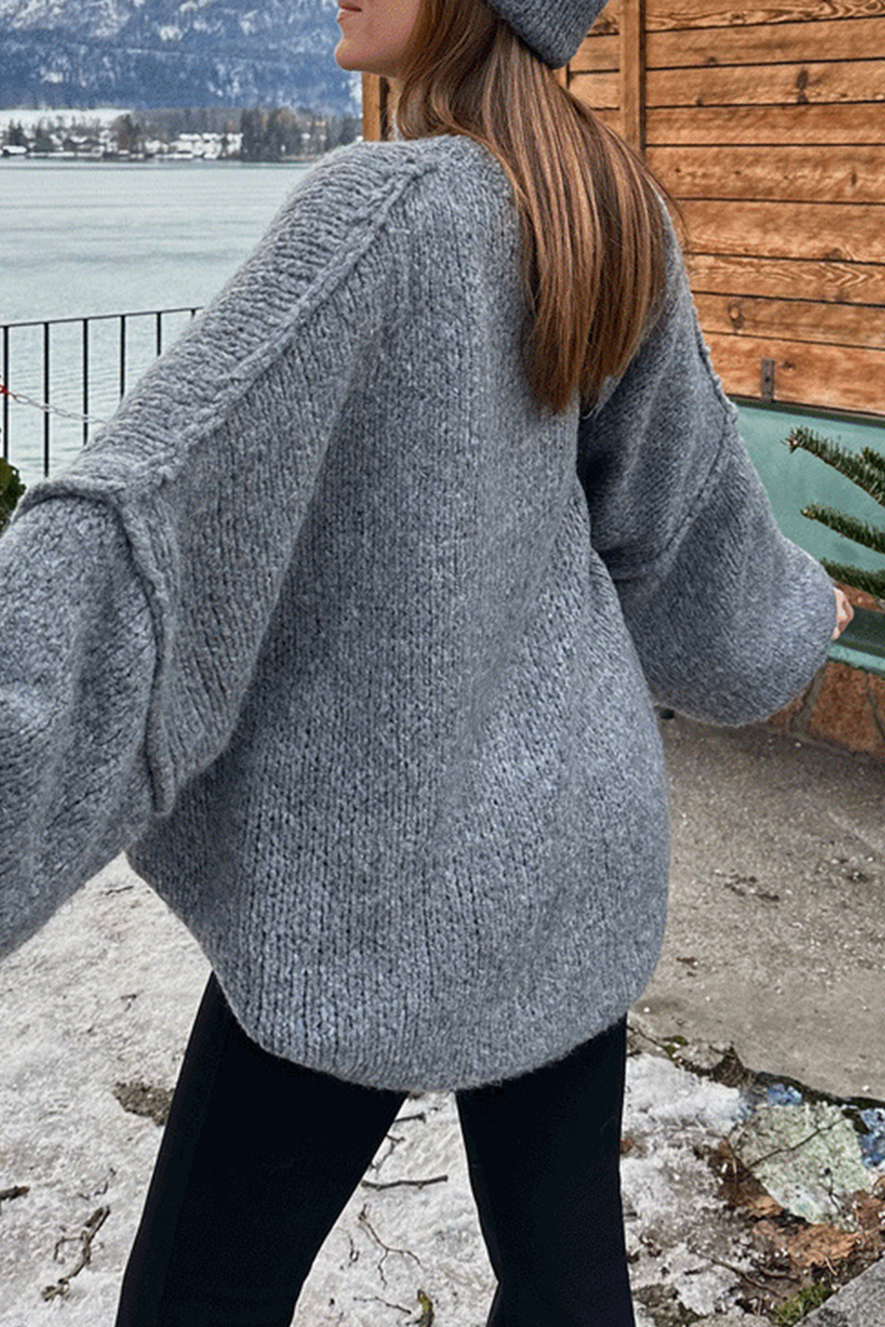 Well Tailored Sweater with a Graceful Silhouette
