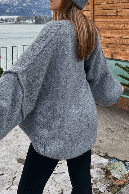 Well Tailored Sweater with a Graceful Silhouette
