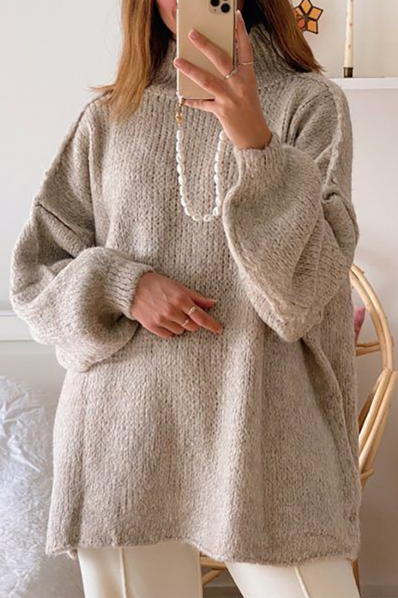 Well Tailored Sweater with a Graceful Silhouette