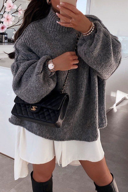 Well Tailored Sweater with a Graceful Silhouette