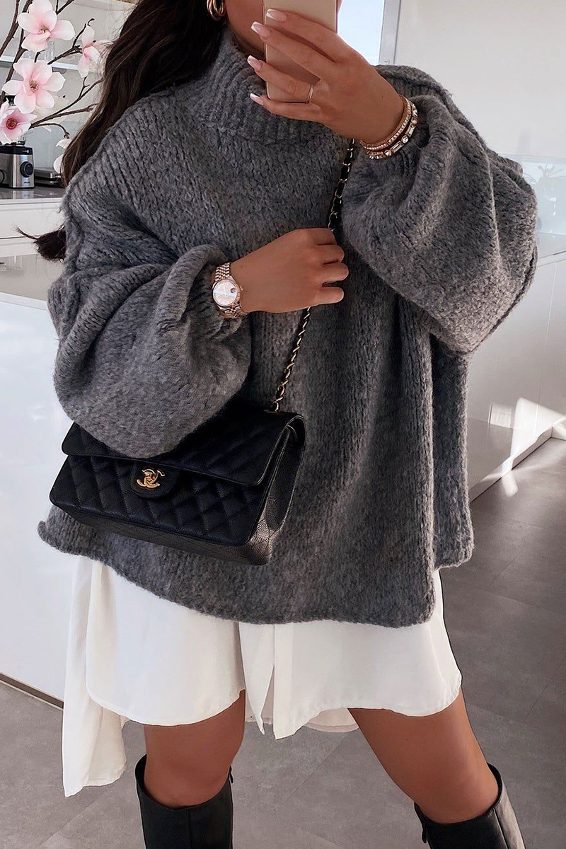Well Tailored Sweater with a Graceful Silhouette