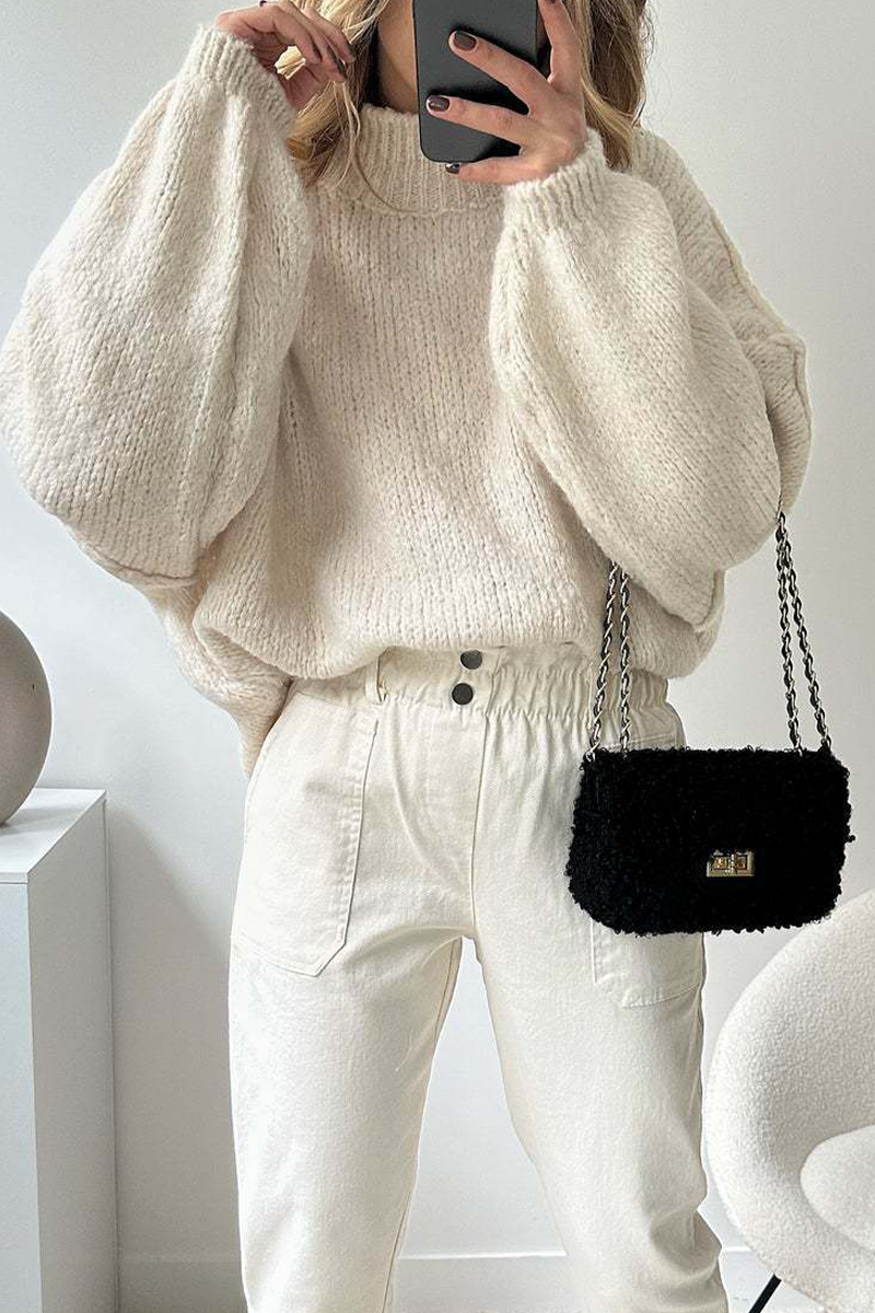 Well Tailored Sweater with a Graceful Silhouette