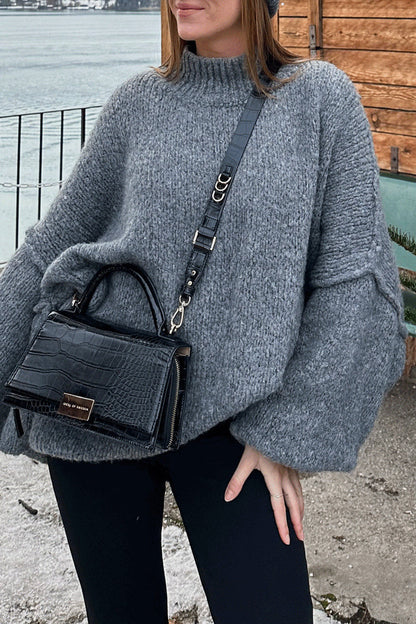 Well Tailored Sweater with a Graceful Silhouette