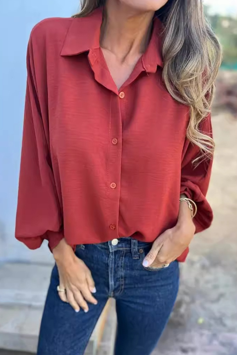 Well Tailored Blouse with a Graceful Silhouette