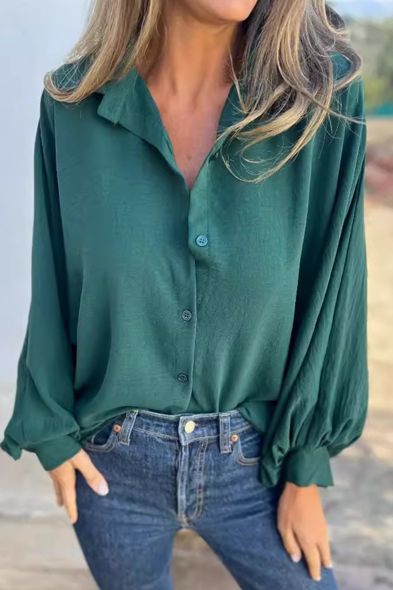 Well Tailored Blouse with a Graceful Silhouette