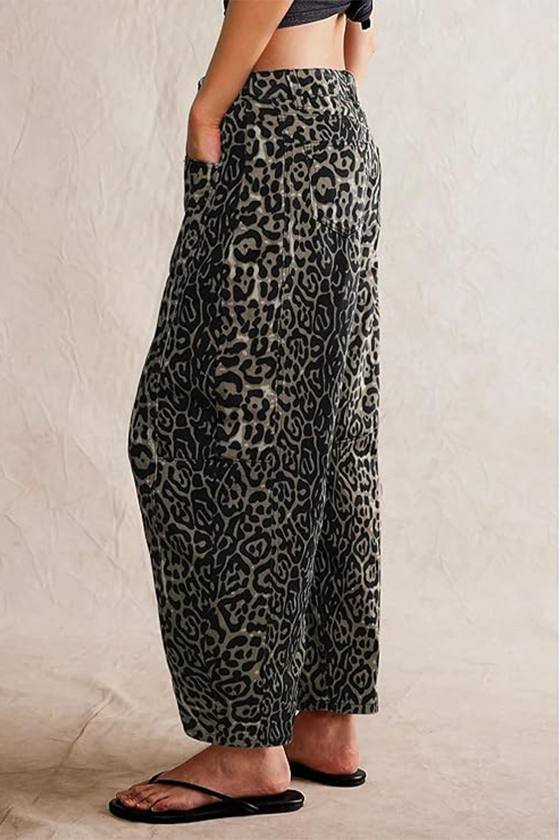 Effortlessly Elegant Garment with a Timeless Design