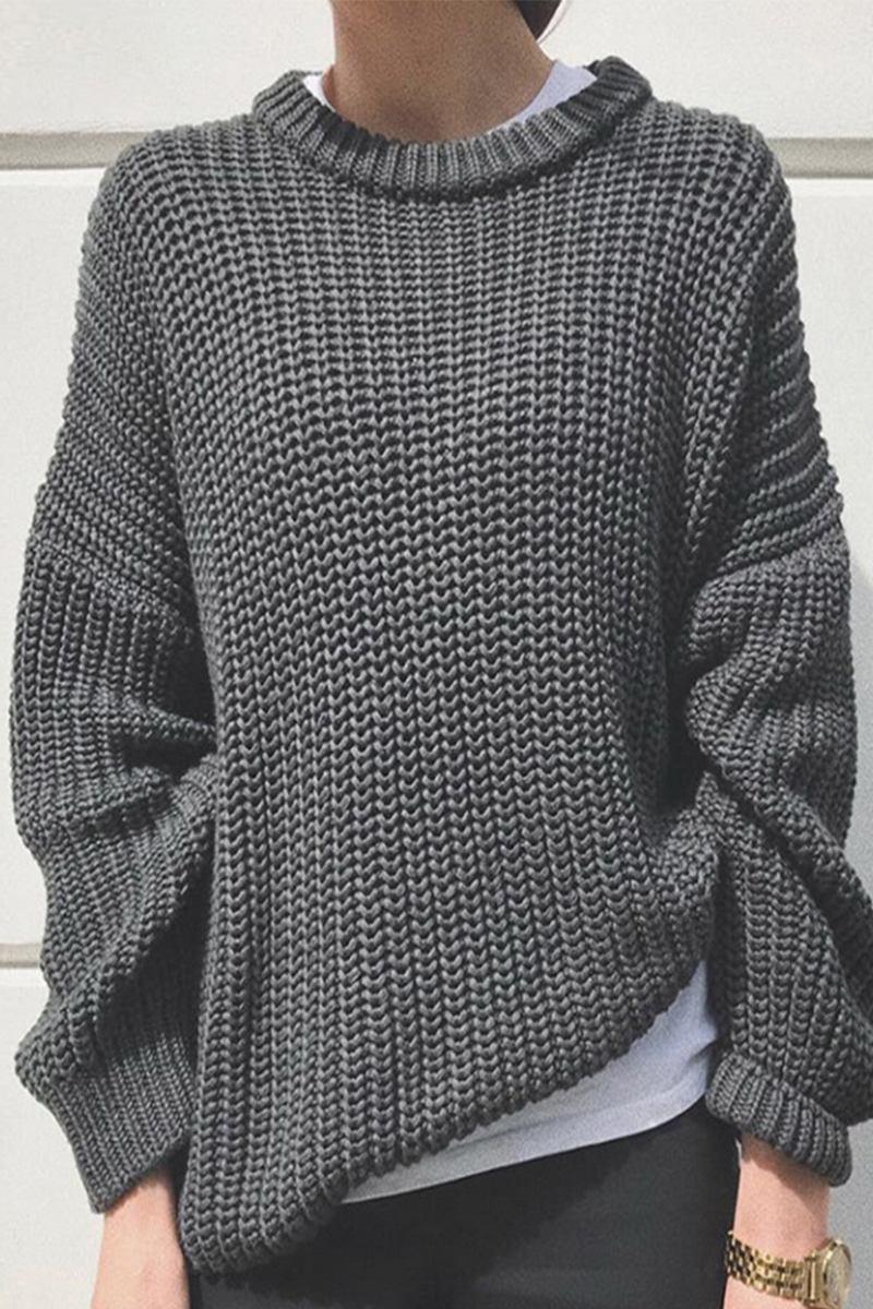 Well Tailored Sweater with a Graceful Silhouette