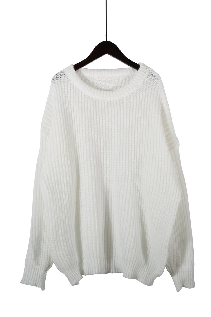 Well Tailored Sweater with a Graceful Silhouette