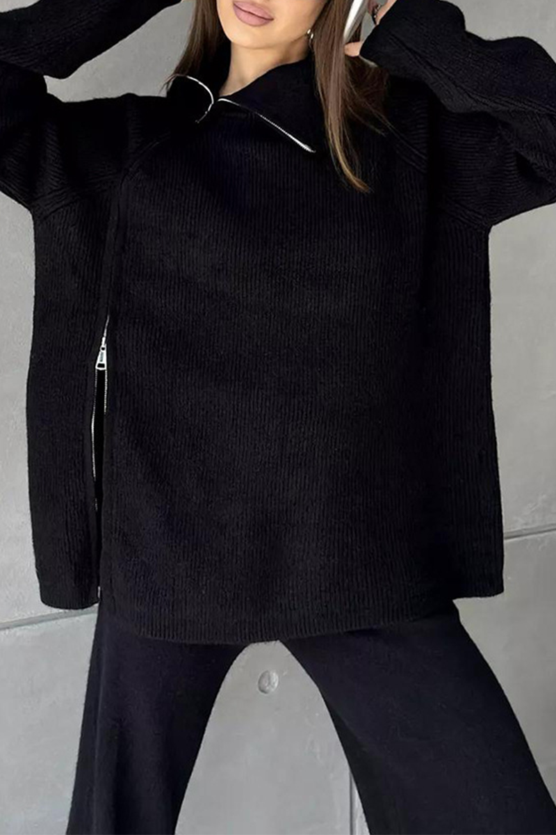 Effortlessly Elegant Garment with a Timeless Design
