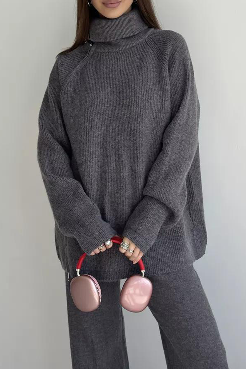 Effortlessly Elegant Garment with a Timeless Design
